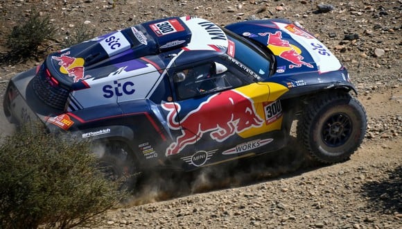Carlos Sainz fue el vencedor de la primera etapa del Dakar 2021. (Foto: AFP)