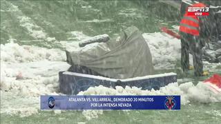 Ingeniosa medida: camarógrafo del Atalanta vs. Villarreal ideó cómo cuidarse de la nevada