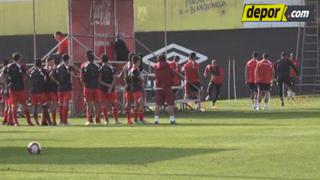 Háganlo por ellos: Selección Peruana fue contemplada por la Sub 18 durante la práctica [VIDEO]