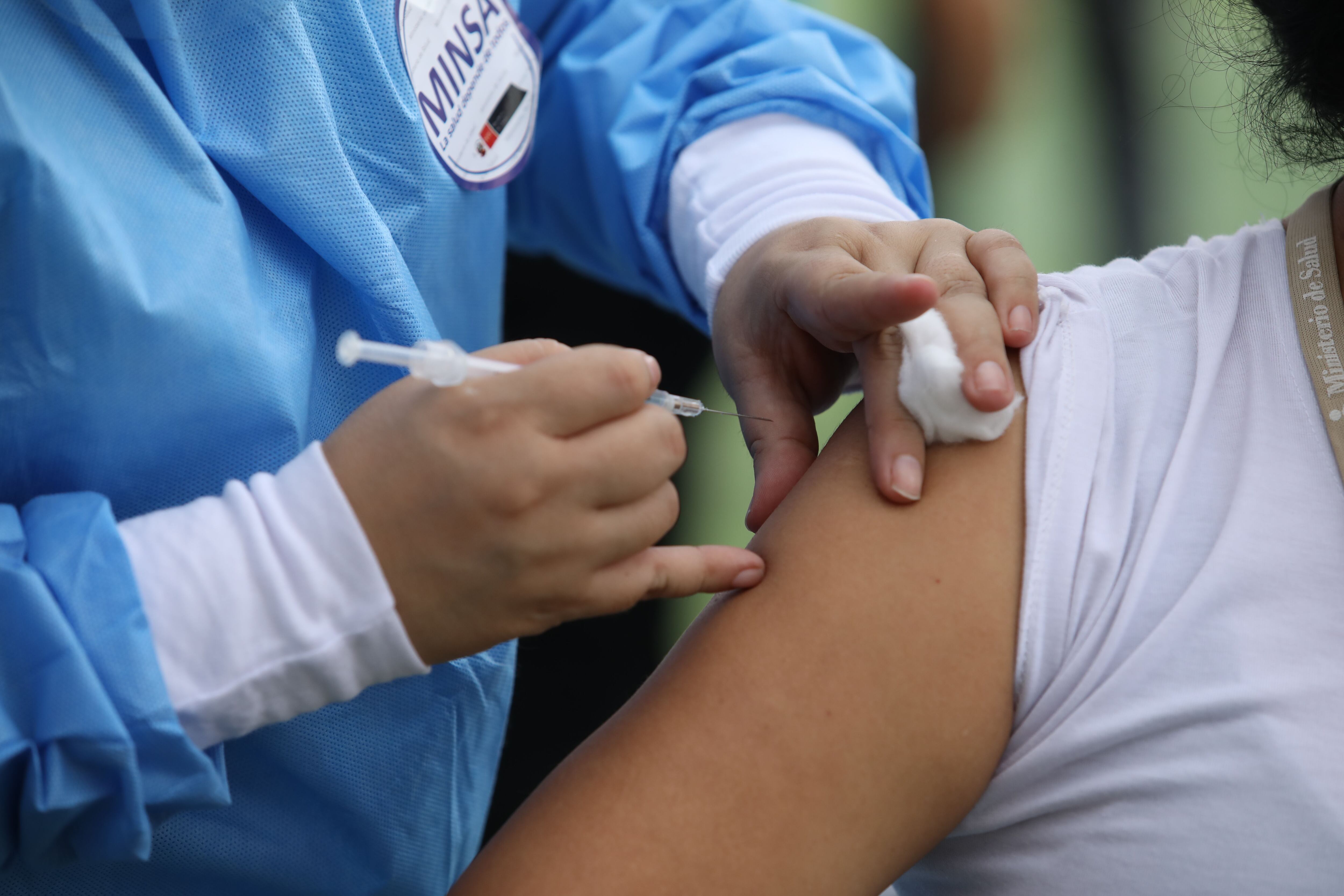La vacunación de adultos mayores se realiza con dosis de Pfizer.  (Foto: GEC)