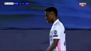 Primer aviso: cabezazo de Vinicius Junior y casi llega el primero en el Real Madrid vs. Liverpool [VIDEO]