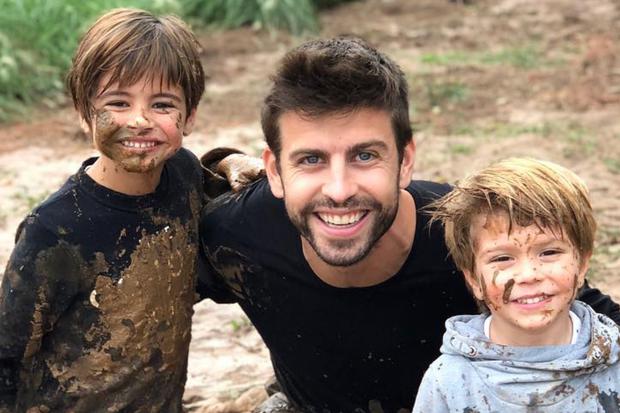 Gerard Piqué junto a sus dos hijos (Foto: Gerard Pique / Instagram)