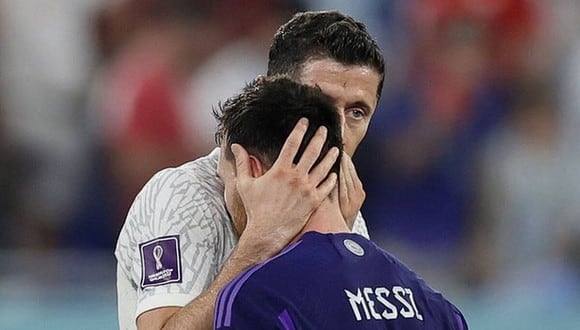 Lionel Messi y Robert Lewandowski fueron rivales en el último Mundial de fútbol. (Foto: AP)