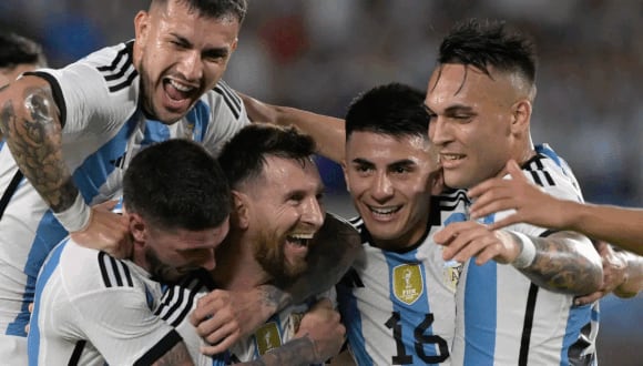 La selección de Argentina ya está en el primer lugar del ranking FIFA. (Foto: AFP)