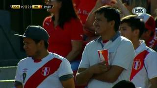 Están en todas: hinchas de la selección peruana lucen camiseta bicolor en el U. de Chile vs Internacional [VIDEO]