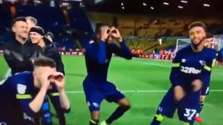 Golpe al orgullo: las burlas de los jugadores de Derby County por los métodos de espionaje de Bielsa [VIDEO]