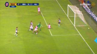 Tejada y Tajima se ‘pelearon’ por hacer gol y fallaron de manera increíble [VIDEO]
