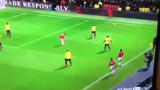 ¡Qué hiciste, Pogba! El francés generó risas luego de sacar terrible lateral ante Watford