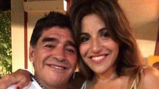 “Lo que yo sienta se lo pasan por el...”: hija de Maradona explota tras subasta de las cosas de su padre