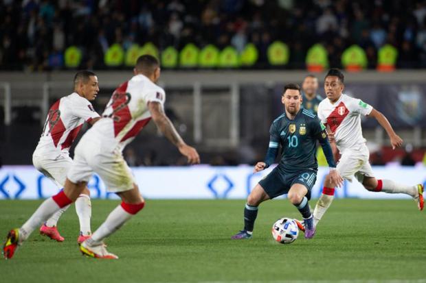 Argentina derrotó por 1-0 a Perú en su último encuentro por Eliminatorias. (Foto: EFE)