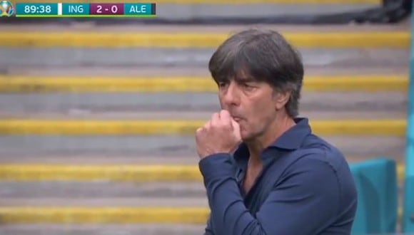 Joachim Löw captado hurgándose la nariz en pleno partido. (Foto: Eurocopa)