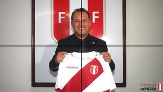 ¡Nueva etapa con la bicolor! Juan Reynoso posó con la camiseta de la Selección Peruana [FOTO]