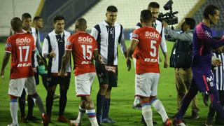 Jugadores de Alianza Lima lucieron camiseta en homenaje a Alejandro Villanueva