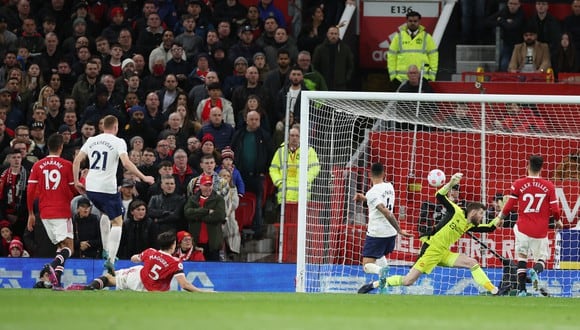 El error de Harry Maguire para el segundo gol del Tottenham vs. Manchester United. (Foto: Reuters)