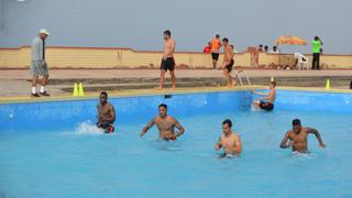 Universitario: el piscinazo de los futbolistas en Campo Mar