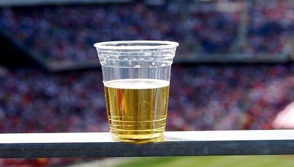 El alcohol estará autorizado en los palcos de los estadios de Qatar 2022. (Foto: EFE)