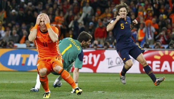 Casillas y la atajada más importante de su vida ante Robben. (Foto: Getty)