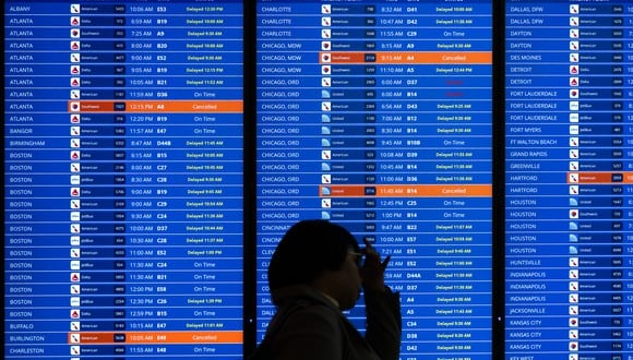 La REAL ID será uno de los documentos permitidos para abordar vuelos e ingresar a edificios federales (Foto:AFP)