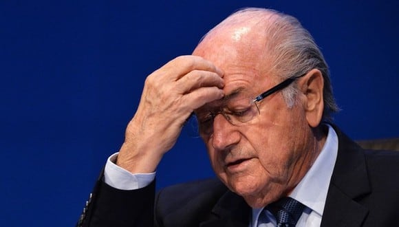 Joseph Blatter se mostró arrepentido tras elegir a Qatar como sede del Mundial. (Foto: EFE)