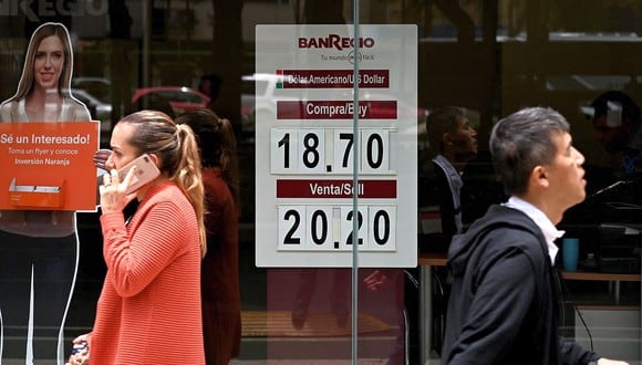 El dólar se cotizaba a 19,9 pesos en el mercado de México este jueves. (Foto: AFP)