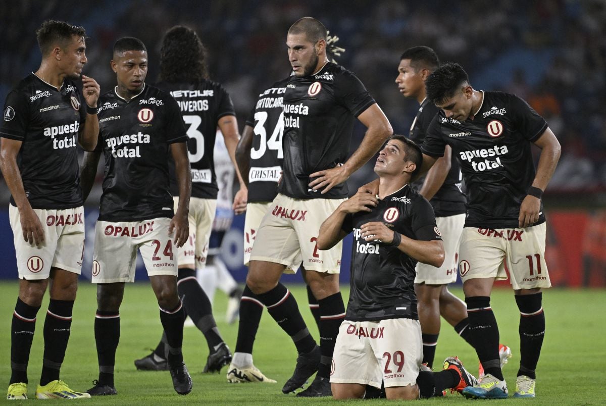 Universitario empató con Junior de visita con gol de Aldo Corzo. (Foto: Luis ACOSTA / AFP)
