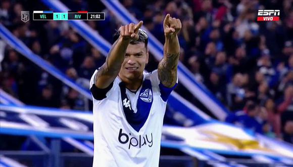 Penal y adentro: gol de Walter Bou desde los doce pasos en Vélez vs. River. (ESPN)