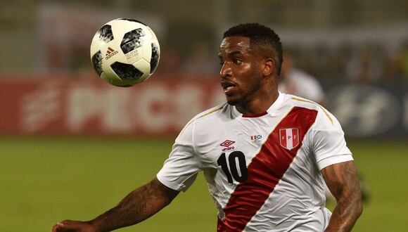 Jefferson Farfán podría volver al fútbol peruano vistiendo la camiseta de Deportivo Municipal. (Agencias)