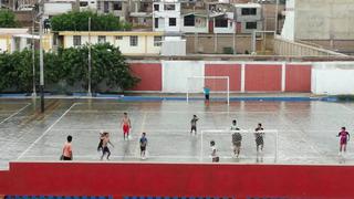 Facebook: la enternecedora imagen de niños jugando tras torrencial lluvia en Chiclayo