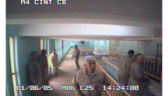 Fotogramas extraídos de un video cortesía de la Policía Federal Preventiva (PFP), con fecha del 6 de enero de enero de 2005, donde se observa a Rafael Caro Quintero, en el penal de Puente Grande en el estado de Jalisco (México). (Foto de EFE/ Policía Federal Preventiva)