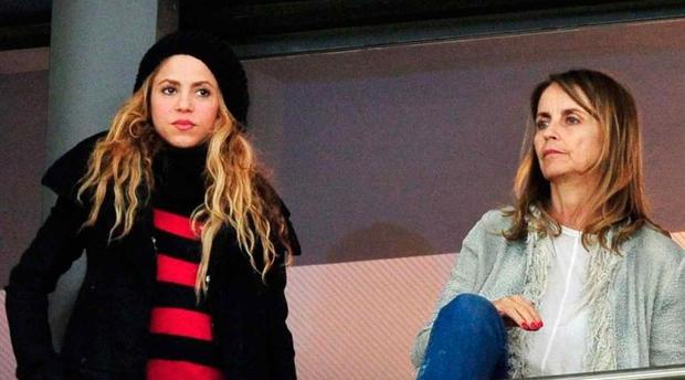 Shakira y la madre de Gerard Piqué eran muy cercanas cuando la cantante colombiana y el exjugador del Barcelona eran pareja (Foto: AFP)