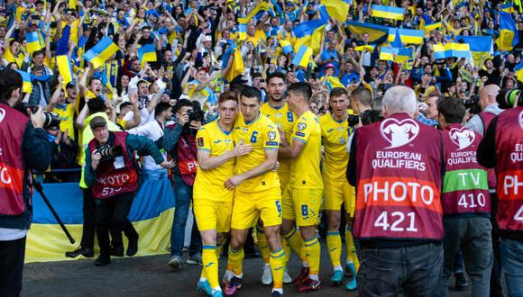 Esperan a Gales: Ucrania se impuso 3-1 a Ucrania y clasifica en el repechaje mundialista. (Getty Images)