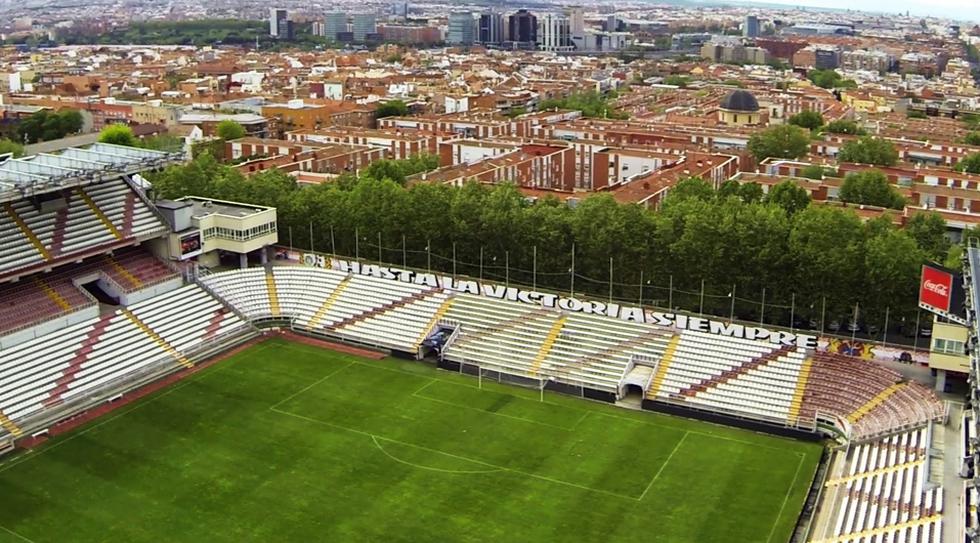 El&nbsp; estadio de Rayo Vallecano fue muy criticado tras la primera jornada. (Twitter)