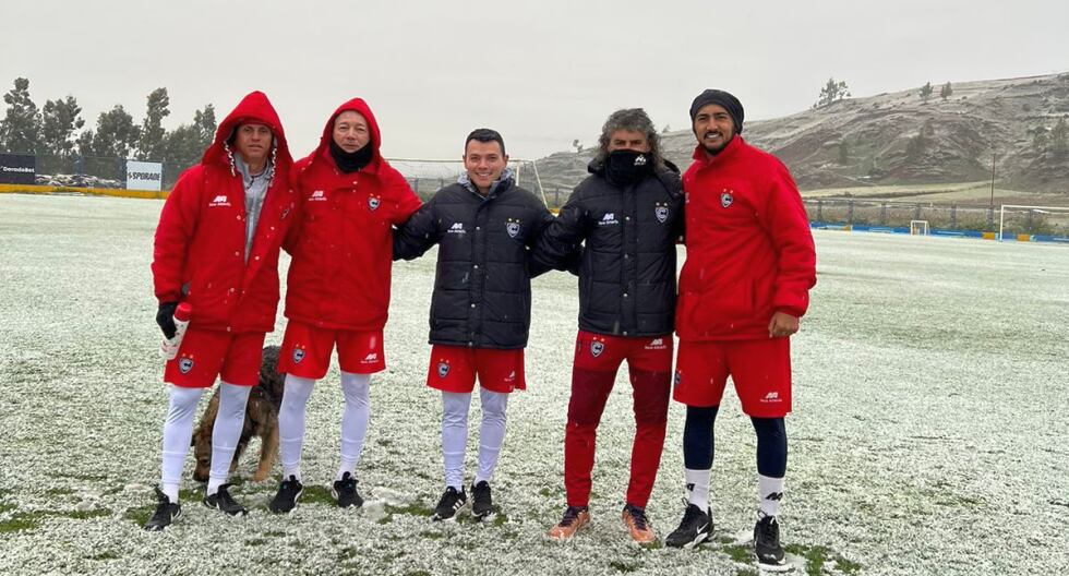 Cienciano tuvo que postergar entrenamiento en Cusco por fuerte nieve que cayó en la cancha | Liga 1 | Deportes | FUTBOL-PERUANO