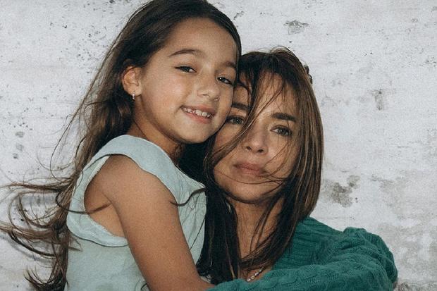 La conductora puertorriqueña junto a su pequeña hija Alaïa (Foto: Adamari López / Instagram)
