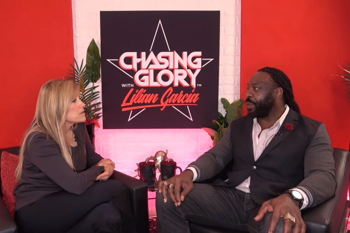 Booker T fue el reciente invitado del programa Chasing Glory. (Foto: Chasing Glory)