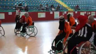 Mujeres con discapacidad participan en un torneo de baloncesto en Yemen