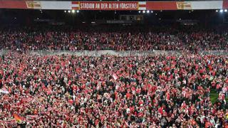 Unión Berlín sentenció su ascenso histórico a la Bundesliga y sus fanáticos invaden la cancha [VIDEO]