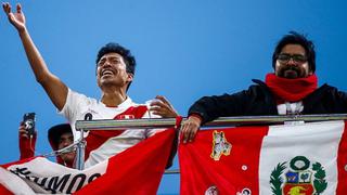 Perú vs. Australia: hinchas de la blanquirroja hicieron banderazo en Sochi [VIDEO]