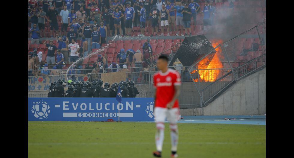 Image result for fuego en estadio chile"
