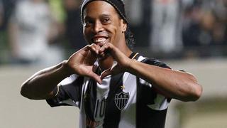 Oficial: Ronaldinho dispuesto a jugar por la reconstrucción de Chapecoense