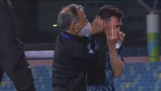 ¡Más cuidado con el ’10′! Utilero le dio un cabezazo a Messi en los festejos del Argentina vs. Ecuador [VIDEO]