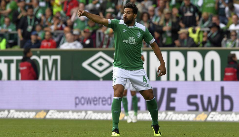 Claudio Pizarro ya hace goles con Werder Bremen. (AP/Werder Bremen)