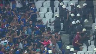 26 chilenos arrestados por atacar a policías en el Corinthians vs. Universidad de Chile [VIDEO]