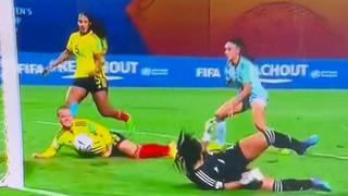 Mala fortuna: autogol de Ana María Guzmán para el 1-0 de España ante Colombia [VIDEO]
