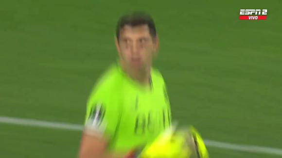 Segundo penal atajado por Dibu Martínez en Aston Villa vs. Lille. (Video: ESPN 2)