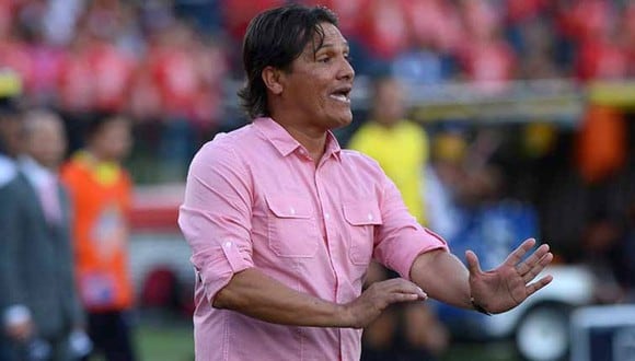 El colombiano Flabio Torres tiene 49 años y también fue futbolista. (Internet)