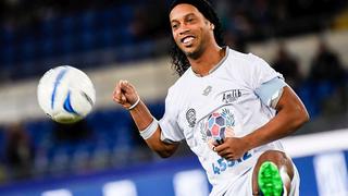 Ronaldinho ya es figura en el nuevo deporte que promociona: el teqball