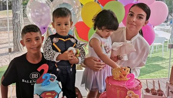 Georgina Rodriguez Asi Fue El Cumpleanos De Eva Y Mateo Los Gemelos De Cristiano Ronaldo Fotos Off Side Depor Cristiano ronaldo dos santos aveiro goih comm (portuguese pronunciation: los gemelos de cristiano ronaldo