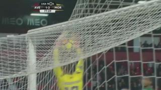 Se le fue de las manos: el terrible 'blooper' de arquero que permitió gol en Portugal [VIDEO]