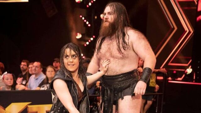 Nikki Cross y Killian Dain. (WWE)